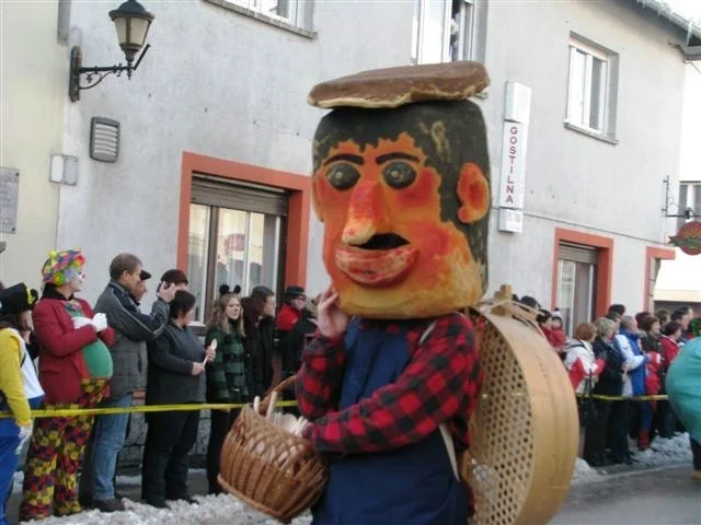 Burovž - značilna ribniška pustna maska