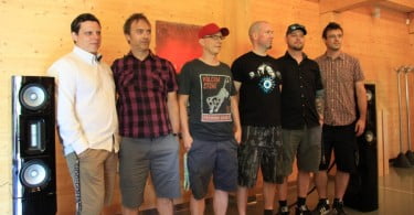 Siddharta z Dejanom Radičevićem ob zvočnikih Lesar by Žbona