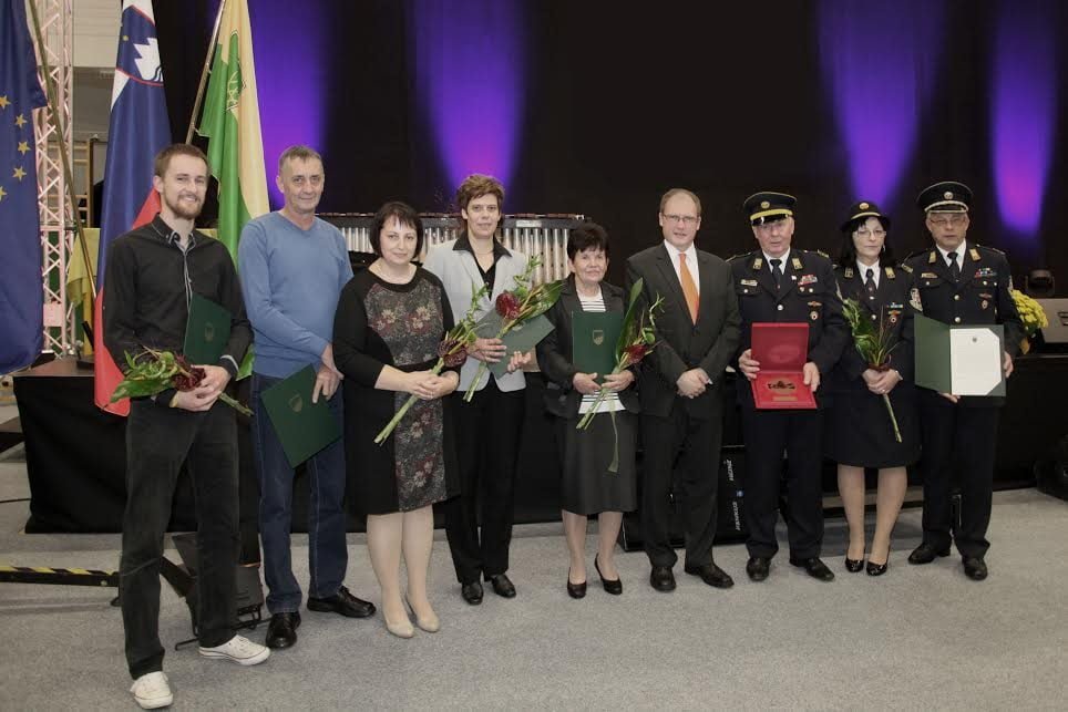 Župan Blaž Milavec s prejemniki priznanj za leto 2015