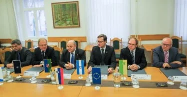 Boris Savnik, direktor Hidroinženiringa, Janez Škrabec, RIKO d. o. o., župani in Branko Vodušek, Dialog-si.net