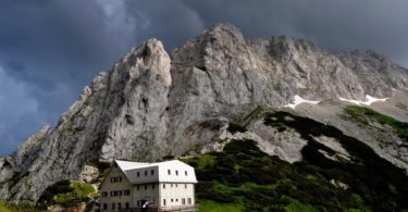 Cojzova koča na Kokrskem sedlu