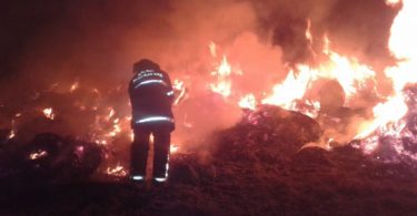 Goreče bale sena v Lipovcu, foto: O. Oražem