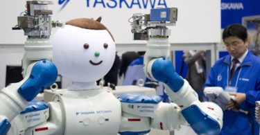 Poleg Slovenije so bile v igri za gradnjo Yaskawine nove evropske tovarne robotov sicer še Slovaška, Češka in Poljska, v ožji izbor pa sta se na koncu uvrstili Slovenija in Poljska. Foto: EPA