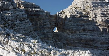 Prestreljeniško okno (foto: planinskodrustvo-medvode.si)