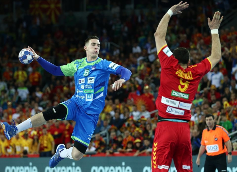 Nik Henigman je obnovil poškodbo kolena. : Reuters Pictures