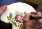 Poslikava keramike s podglazurnimi barvami v tehniki majolike