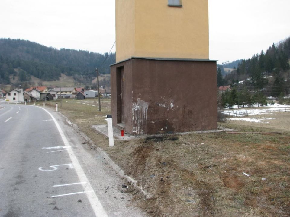 Transformatorska postaja v Žimaricah, kjer se je zaletel Simon Vesel