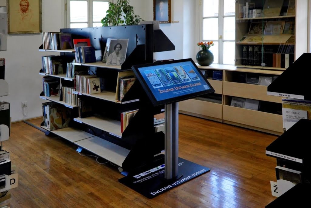 Domoznanski multimedijski zaslon v Knjižnici Miklova hiša