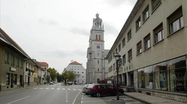 Ribnica trg in cerkev